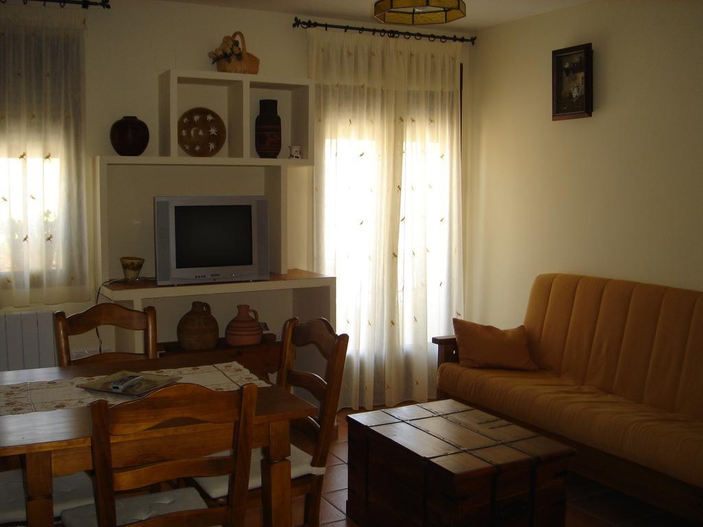 Apartamentos Serrano Ribatajada ภายนอก รูปภาพ