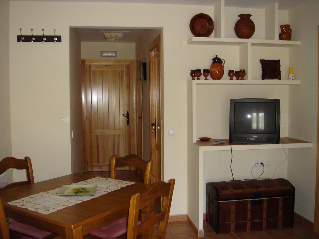 Apartamentos Serrano Ribatajada ภายนอก รูปภาพ